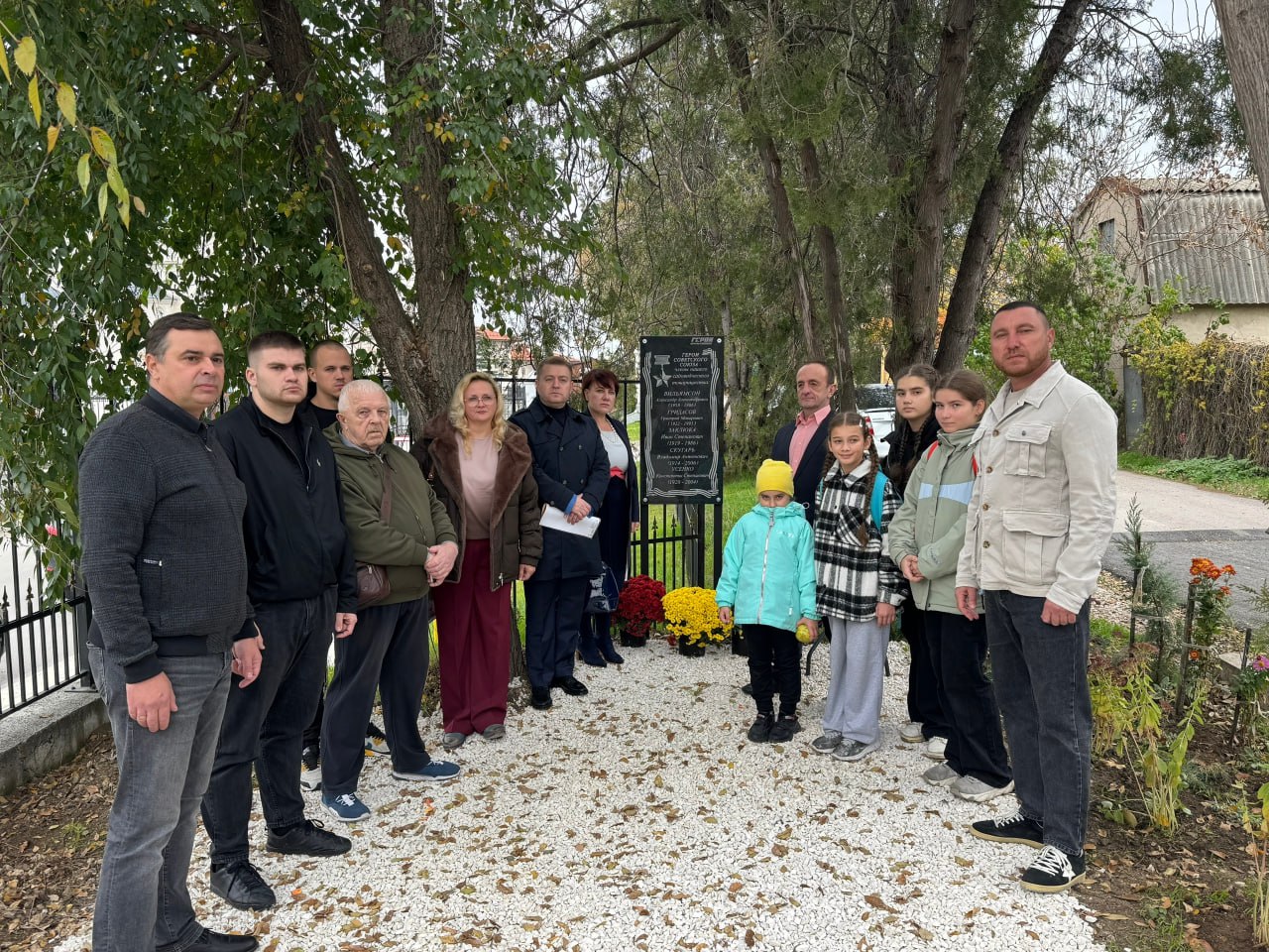 В Симферополе открыли мемориальную стелу пяти Героям Советского Союза