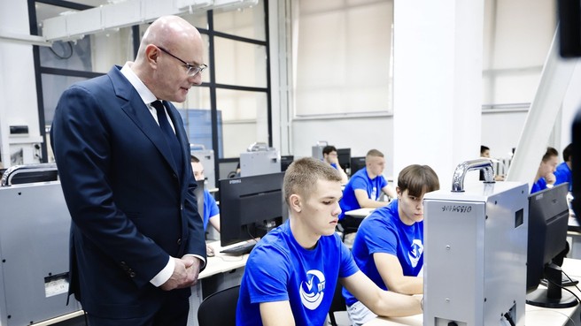 Дмитрий Чернышенко оценил образовательную инфраструктуру Самарской области и пообщался со студентами учебных заведений региона Дмитрий Чернышенко оценил образовательную инфраструктуру Самарской области и пообщался со студентами учебных заведений региона