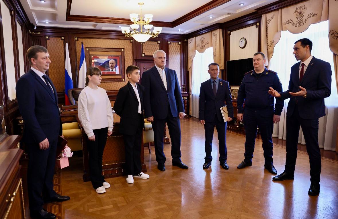 Крымские школьники удостоены медали Совета Федерации РФ «За проявленное мужество» Крымские школьники удостоены медали Совета Федерации РФ «За проявленное мужество»