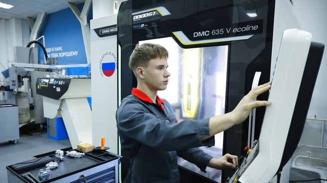 Дмитрий Чернышенко оценил образовательную инфраструктуру Самарской области и пообщался со студентами учебных заведений региона Дмитрий Чернышенко оценил образовательную инфраструктуру Самарской области и пообщался со студентами учебных заведений региона