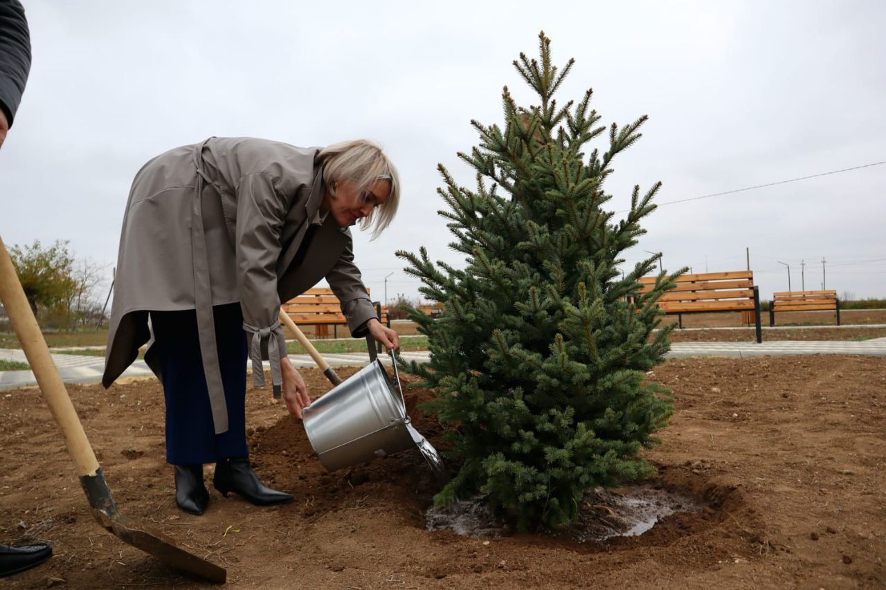 Инна Федоренко: Сегодня провела рабочую выездную встречу с депутатом Государственной Думы Леонидом Ивановичем Бабашовым в селе Луганское