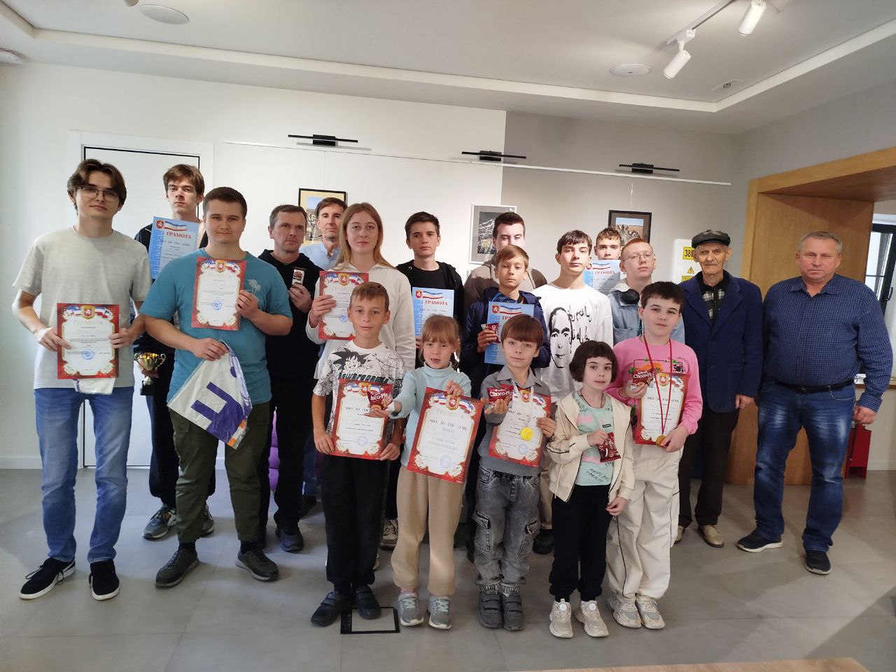 Праздничные турниры. В МБОУ «Школа-гимназия №1» и МБОУ ДОД «Судакский ЦДЮТ» турниры МО Судак по шахматам среди школьников, посвященные Дню народного единства