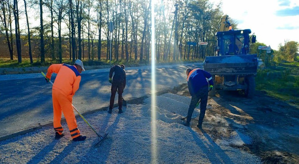 В Джанкойском районе завершается ремонт 15-километровго участка автодороги