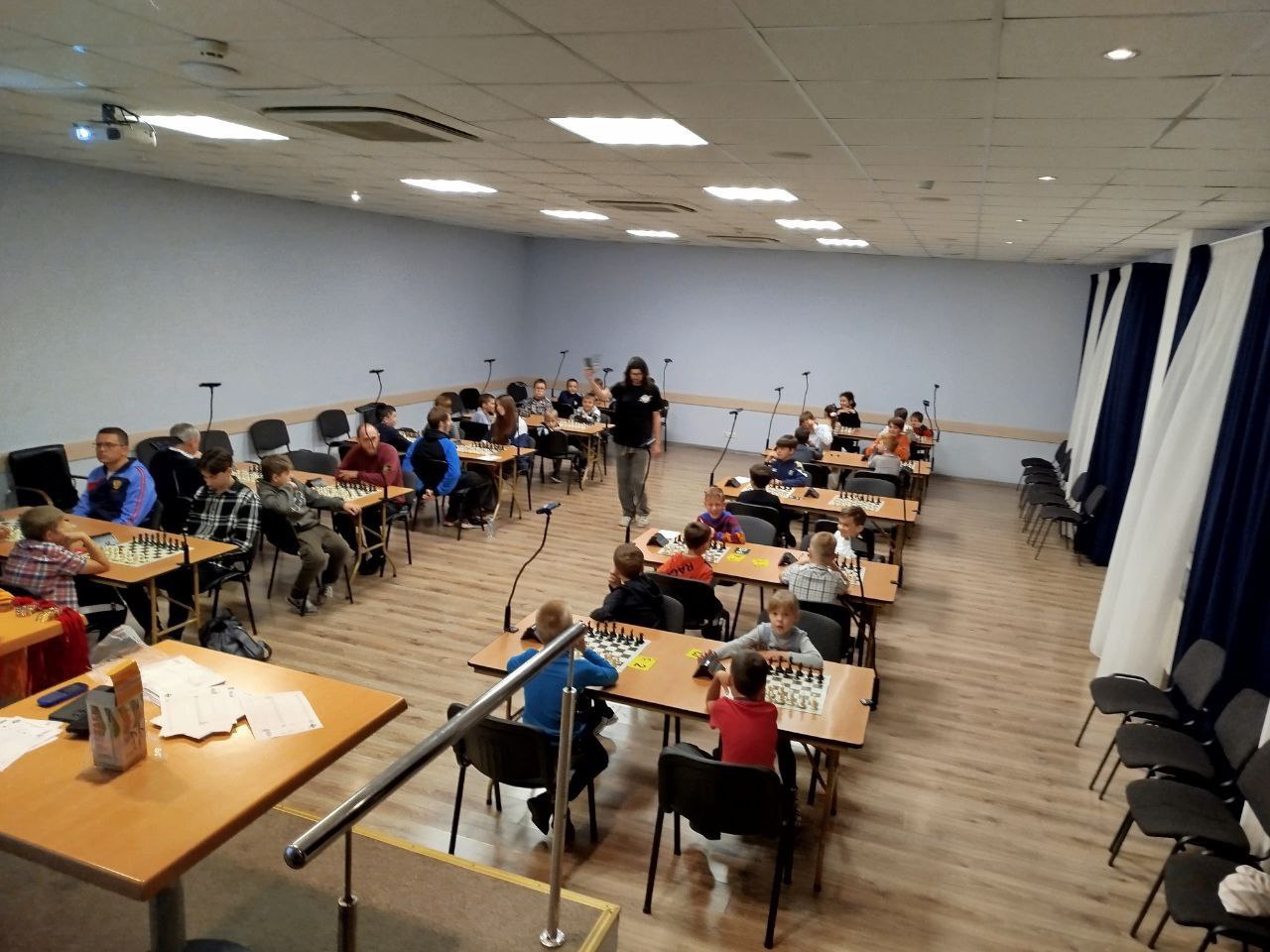 Праздничные турниры. В МБОУ «Школа-гимназия №1» и МБОУ ДОД «Судакский ЦДЮТ» турниры МО Судак по шахматам среди школьников, посвященные Дню народного единства Праздничные турниры. В МБОУ «Школа-гимназия №1» и МБОУ ДОД «Судакский ЦДЮТ» турниры МО Судак по шахматам среди школьников, посвященные Дню народного единства