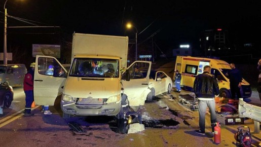 Водителя зажало в салоне авто в результате ДТП под Симферополем