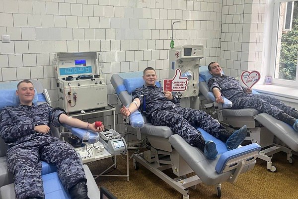 В донорской акции приняли участие росгвардейцы в Ялте