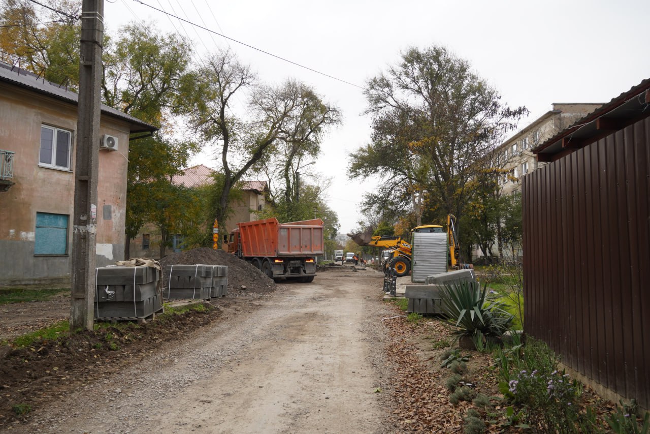 Олег Каторгин проверил ремонт дорог в районе Войково Олег Каторгин проверил ремонт дорог в районе Войково