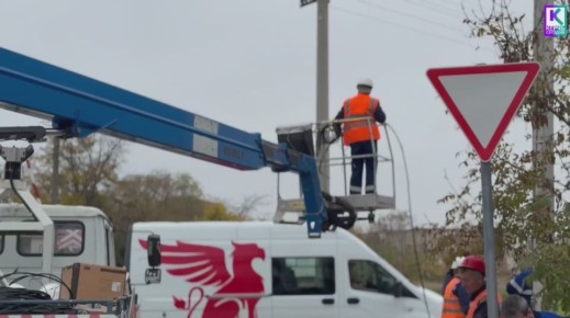 В Керчи продолжаются работы по устройству новых линий наружного освещения