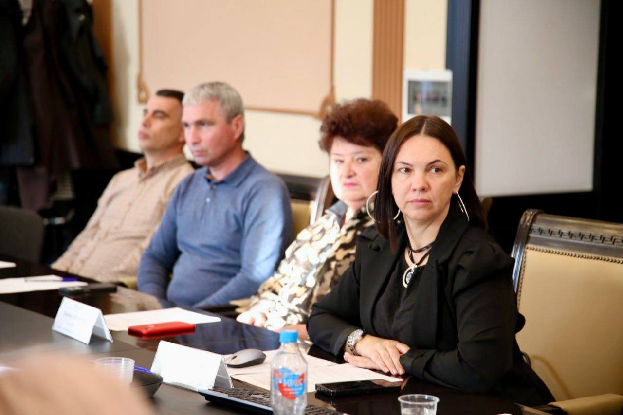 Как член Общественной палаты и куратор принял участие в очередном совместном заседании Общественных советов города Бахчисарая и Бахчисарайского района Как член Общественной палаты и куратор принял участие в очередном совместном заседании Общественных советов города Бахчисарая и Бахчисарайского района