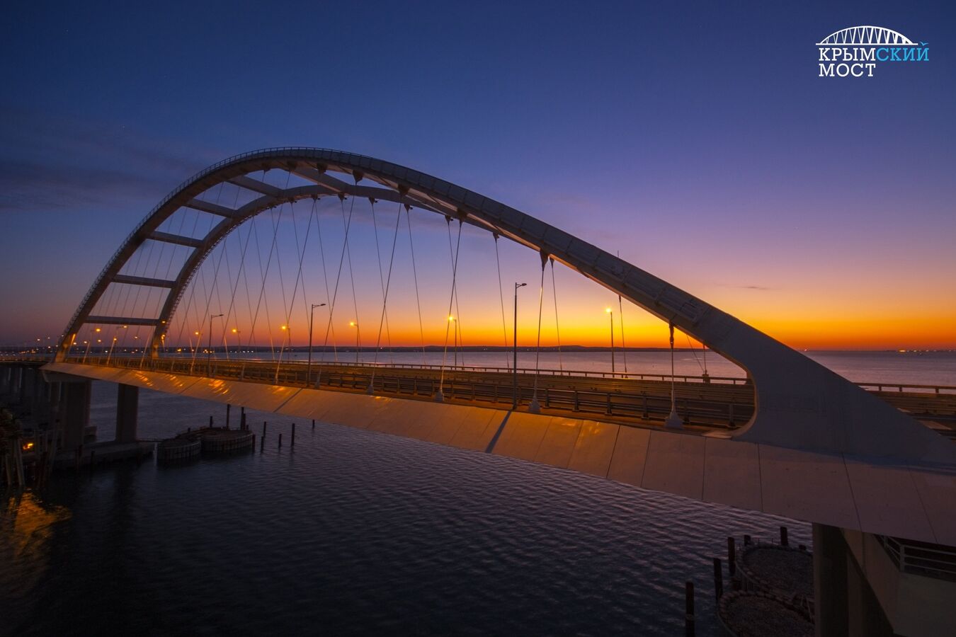 Два водителя нарушили запрет на проезд электрокаров по Крымскому мосту