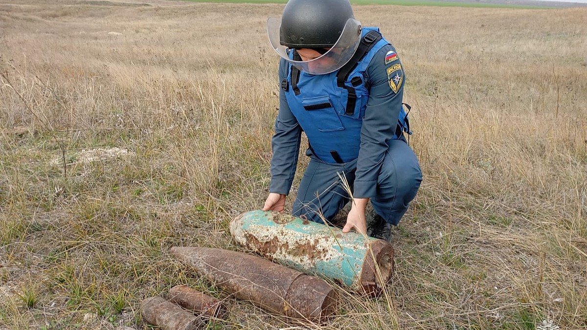 В Крыму уничтожили авиабомбу и четыре артиллерийских снаряда