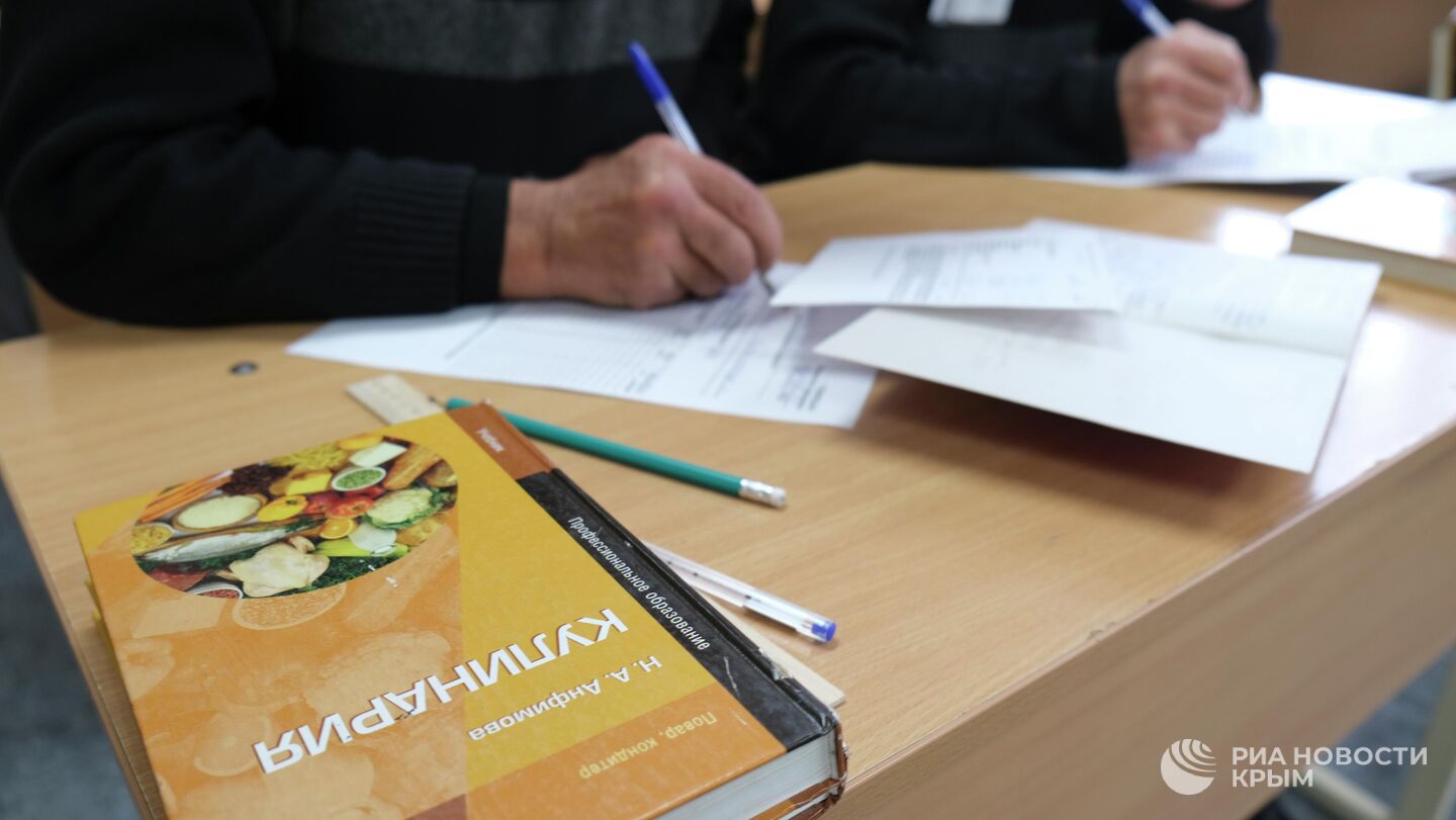 Труд в неволе: какую пользу приносят осужденные в Крыму Труд в неволе: какую пользу приносят осужденные в Крыму