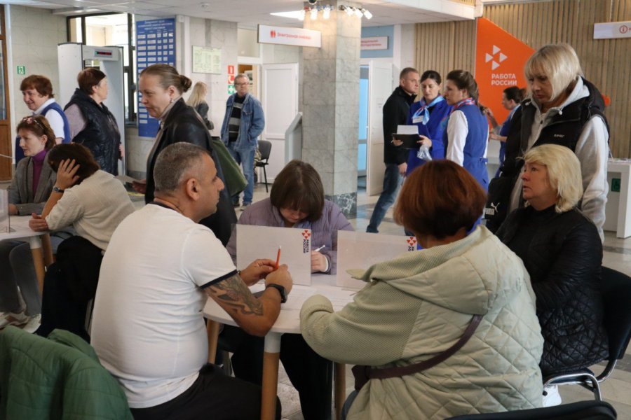 Зарплаты до 100 тысяч представили работодатели Севастополя в Кадровом центре Зарплаты до 100 тысяч представили работодатели Севастополя в Кадровом центре