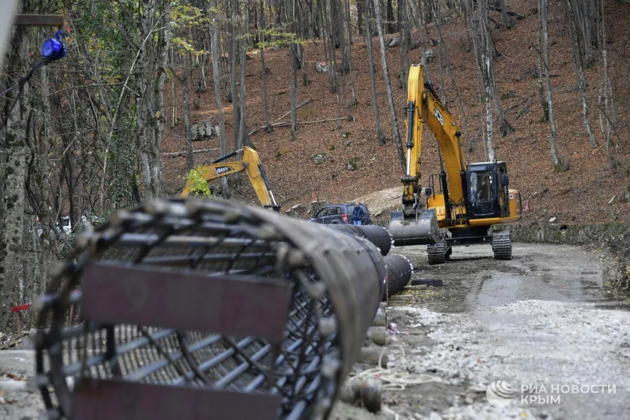 В Крыму приводят в порядок один из самых сложных серпантинов В Крыму приводят в порядок один из самых сложных серпантинов