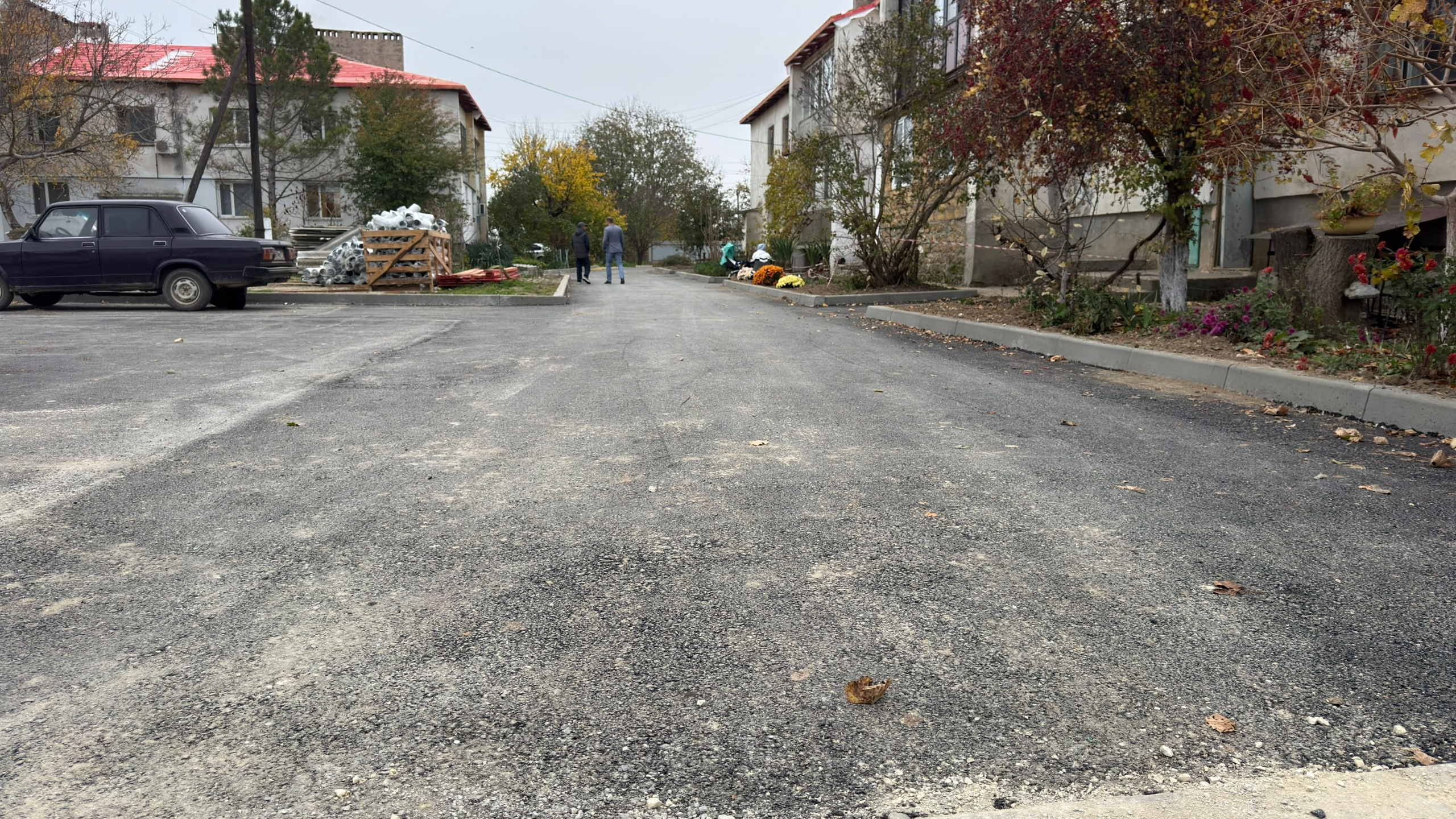 Глава администрации района Антон Кравец провел мониторинг хода работ на придомовой территории в с.Ивановка Глава администрации района Антон Кравец провел мониторинг хода работ на придомовой территории в с.Ивановка