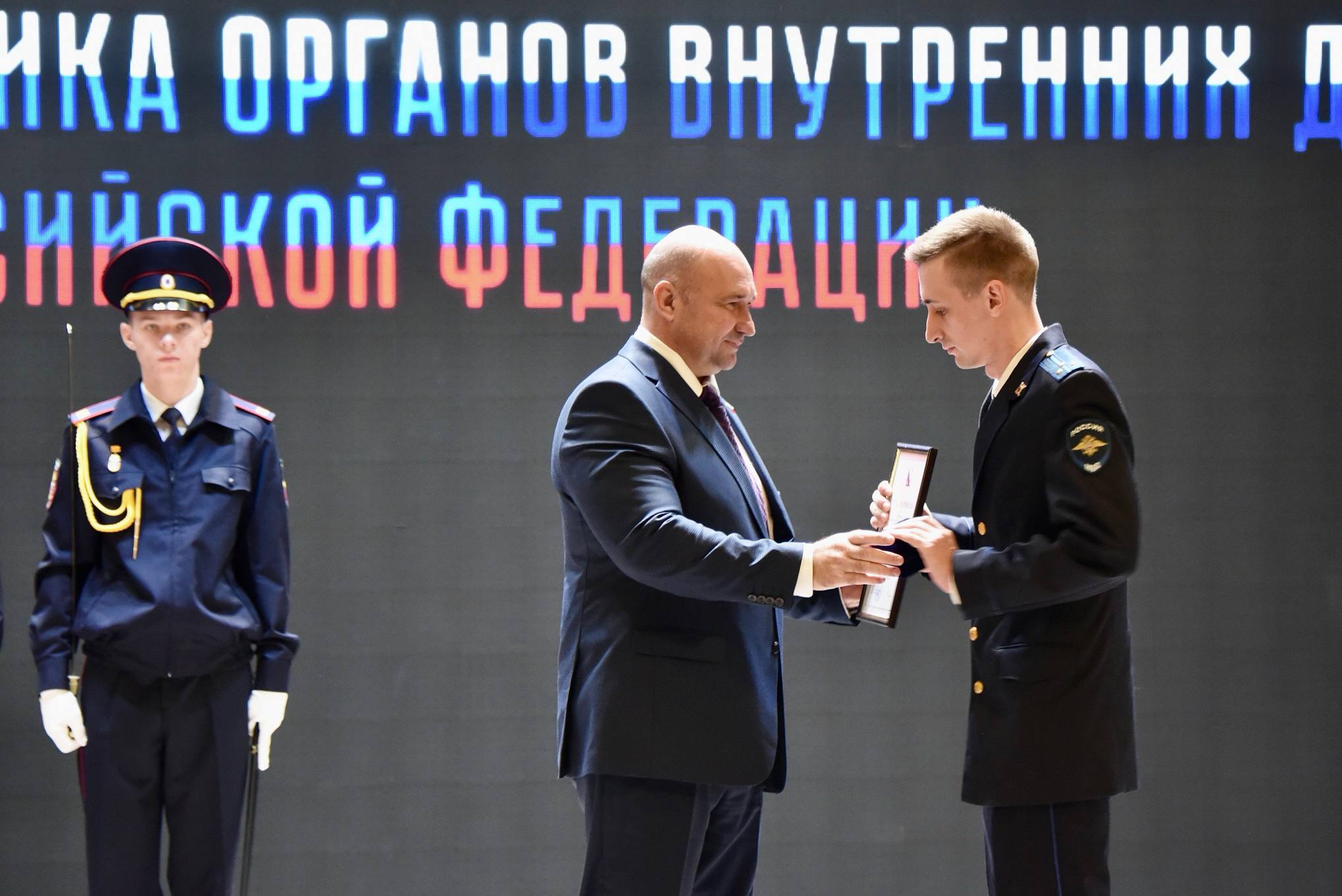 Владимир Немцев: Сегодня, в преддверии Дня сотрудников органов внутренних дел Российской Федерации, вместе с Губернатором Севастополя Михаилом Развожаевым, начальником УМВД России по городу Севастополю Сергеем Сигуновым... Владимир Немцев: Сегодня, в преддверии Дня сотрудников органов внутренних дел Российской Федерации, вместе с Губернатором Севастополя Михаилом Развожаевым, начальником УМВД России по городу Севастополю Сергеем Сигуновым...