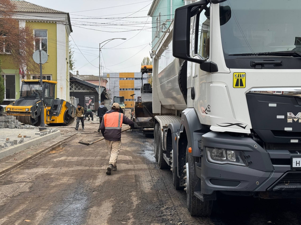 Олег Каторгин: Подрядная организация «Крым-Магистраль» приступила к асфальтированию Кооперативного переулка Олег Каторгин: Подрядная организация «Крым-Магистраль» приступила к асфальтированию Кооперативного переулка