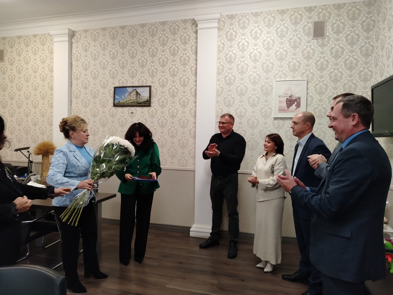 Светлана Маслова: Распоряжением Главы Республики Крым Сергея Аксёнова «О награждении Почетной грамотой Главы Республики Крым, поощрении Отличительным знаком Главы Республики Крым и объявлении Благодарности Главы Республики... Светлана Маслова: Распоряжением Главы Республики Крым Сергея Аксёнова «О награждении Почетной грамотой Главы Республики Крым, поощрении Отличительным знаком Главы Республики Крым и объявлении Благодарности Главы Республики...