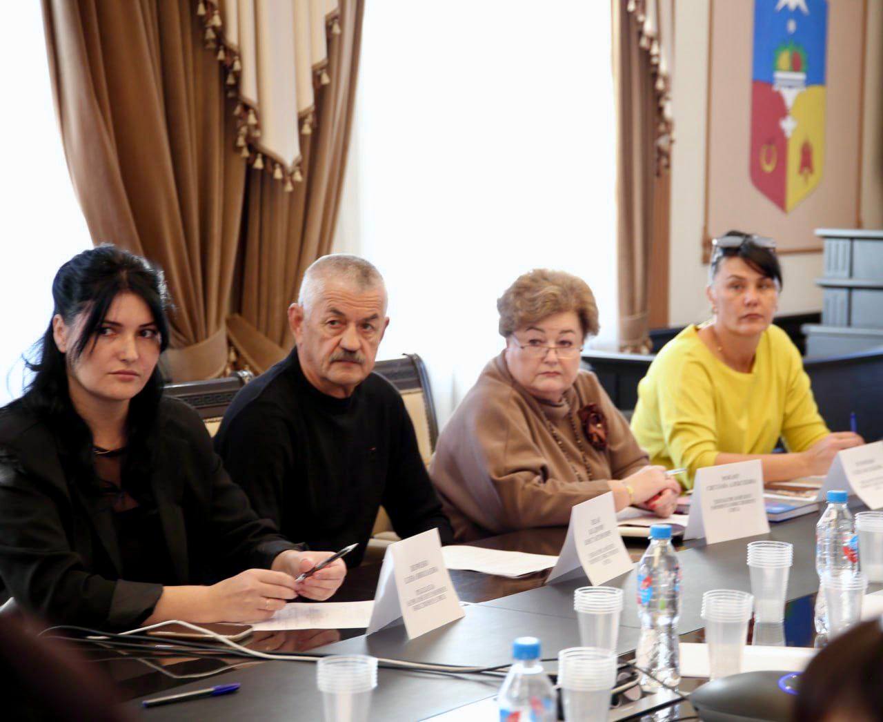 Как член Общественной палаты и куратор принял участие в очередном совместном заседании Общественных советов города Бахчисарая и Бахчисарайского района Как член Общественной палаты и куратор принял участие в очередном совместном заседании Общественных советов города Бахчисарая и Бахчисарайского района