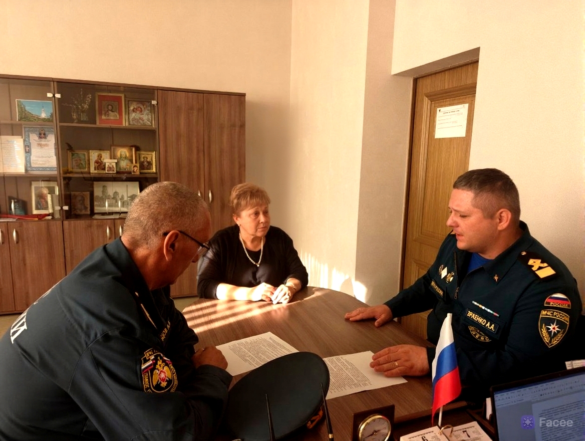 Рабочая встреча Уполномоченного по правам ребенка в Республике Крым Светланы Савченко и заместителя руководителя территориального органа Главного управления МЧС России по Республике Крым, главного государственного инспектора по маломерным судам Александра Рабочая встреча Уполномоченного по правам ребенка в Республике Крым Светланы Савченко и заместителя руководителя территориального органа Главного управления МЧС России по Республике Крым, главного государственного инспектора по маломерным судам Александра