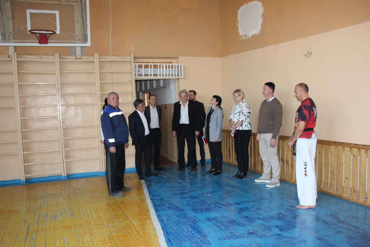 Владимир Ким: Встретился с коллективом школы поселка Коктебель Владимир Ким: Встретился с коллективом школы поселка Коктебель