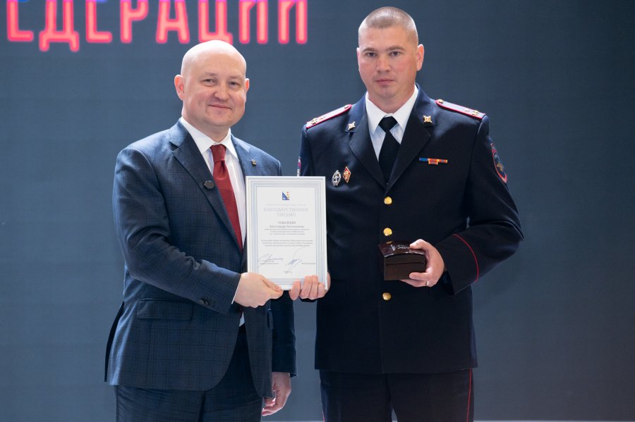 Михаил Развожаев поздравил сотрудников УМВД России по городу Севастополю с предстоящим профессиональным праздником Михаил Развожаев поздравил сотрудников УМВД России по городу Севастополю с предстоящим профессиональным праздником