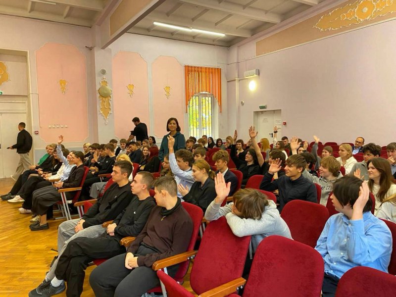 Севастопольским школьникам рассказали о полезных цифровых привычках Севастопольским школьникам рассказали о полезных цифровых привычках