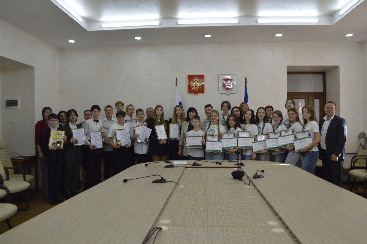 Валентина Лаврик: В Министерстве образования, науки и молодежи Республики Крым прошла торжественная встреча с одаренными учащимися Валентина Лаврик: В Министерстве образования, науки и молодежи Республики Крым прошла торжественная встреча с одаренными учащимися
