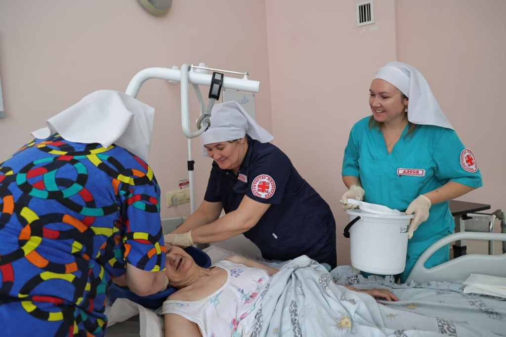 "Ангелы" в белых халатах: как сёстры милосердия заботятся о тяжёлобольных пациентах в больницах Крыма "Ангелы" в белых халатах: как сёстры милосердия заботятся о тяжёлобольных пациентах в больницах Крыма