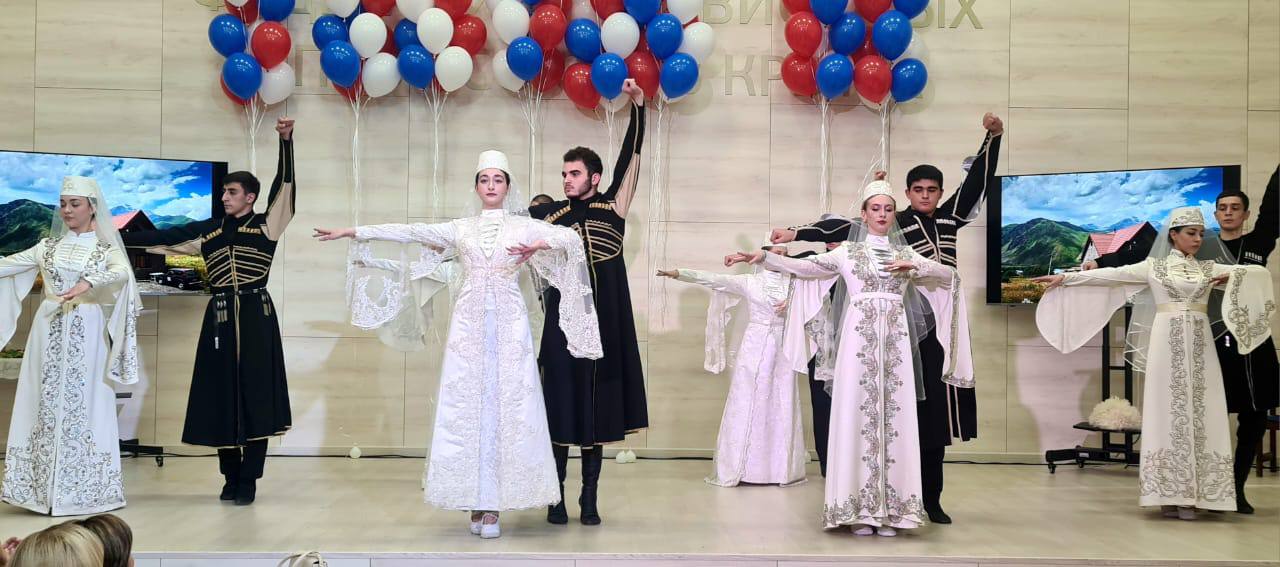 Михаил Шеремет: В Крымском юридическом институте (филиале) Университета прокуратуры Российской Федерации с успехом прошел замечательный Фестиваль национальных культур «Дружба народов» Михаил Шеремет: В Крымском юридическом институте (филиале) Университета прокуратуры Российской Федерации с успехом прошел замечательный Фестиваль национальных культур «Дружба народов»