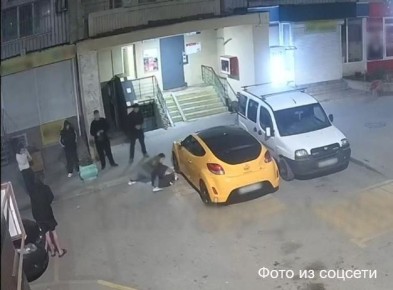 Полиция Симферополя проверяет информацию о нарушении общественного порядка во дворе многоквартирного дома