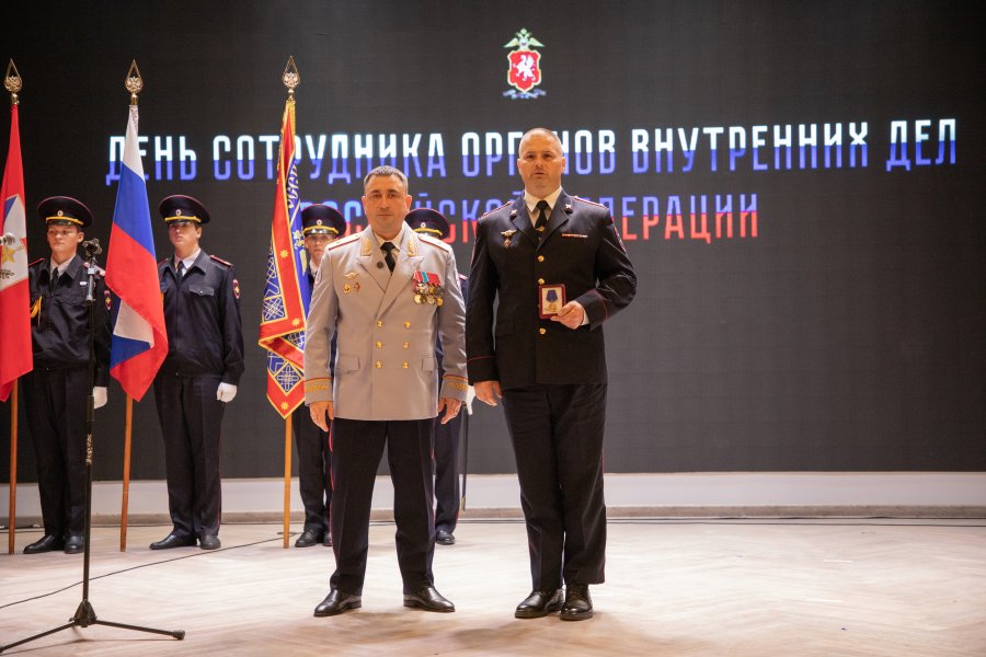 Михаил Развожаев поздравил сотрудников УМВД России по городу Севастополю с предстоящим профессиональным праздником Михаил Развожаев поздравил сотрудников УМВД России по городу Севастополю с предстоящим профессиональным праздником