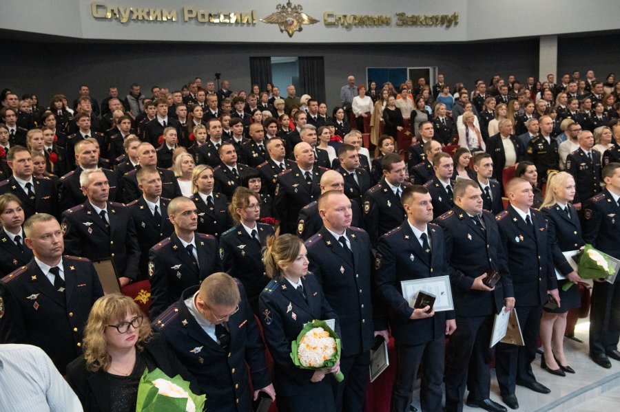 Михаил Развожаев поздравил сотрудников УМВД России по городу Севастополю с предстоящим профессиональным праздником Михаил Развожаев поздравил сотрудников УМВД России по городу Севастополю с предстоящим профессиональным праздником