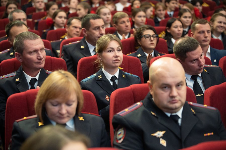 Михаил Развожаев поздравил сотрудников УМВД России по городу Севастополю с предстоящим профессиональным праздником Михаил Развожаев поздравил сотрудников УМВД России по городу Севастополю с предстоящим профессиональным праздником
