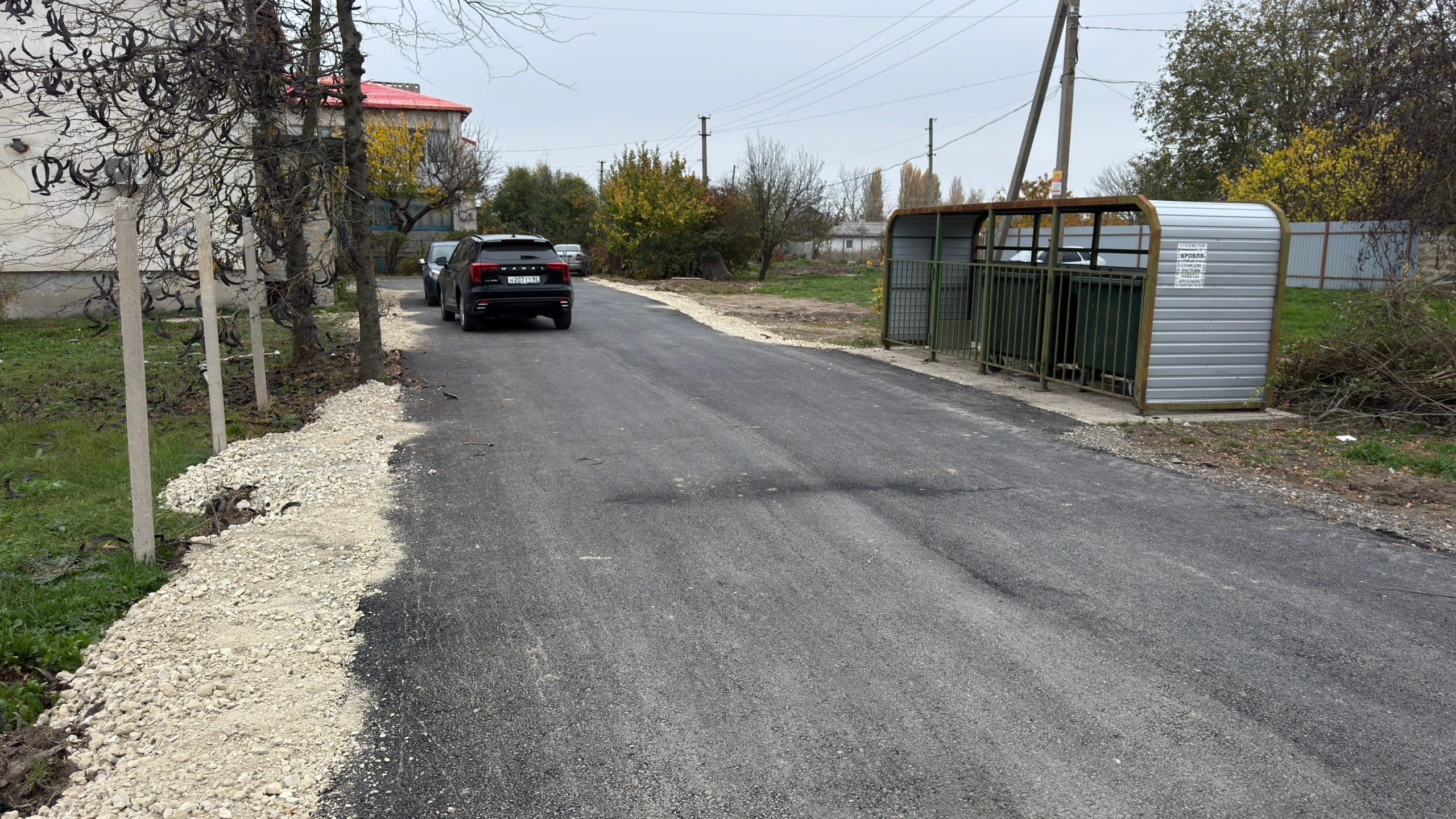 Глава администрации района Антон Кравец провел мониторинг хода работ на придомовой территории в с.Ивановка Глава администрации района Антон Кравец провел мониторинг хода работ на придомовой территории в с.Ивановка