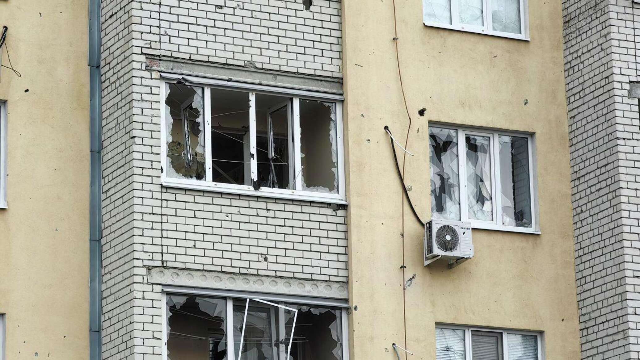 Два человека ранены при атаке ВСУ на многоэтажку в Саратове