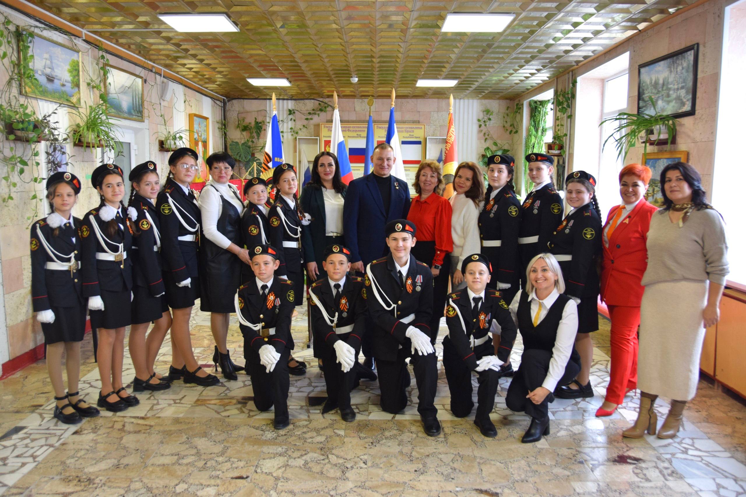 Герой Российской Федерации Антон Старостин встретился с учениками Александровской школы Герой Российской Федерации Антон Старостин встретился с учениками Александровской школы