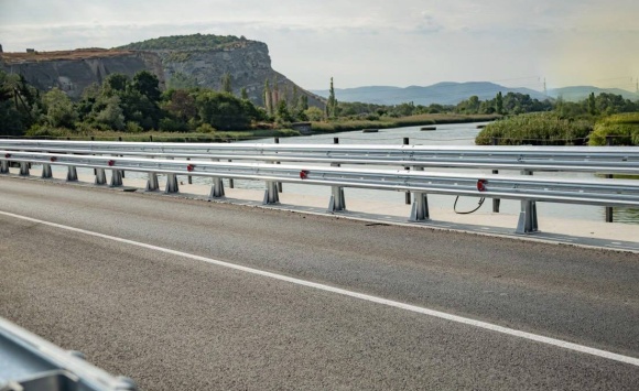 Реверсивное движение на мосту в Инкермане продлили до 18 ноября Реверсивное движение на мосту в Инкермане продлили до 18 ноября