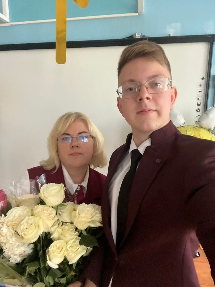 «Я столько пахал!»: школьник из Твери, выигравший в конкурсе в «Артеке», стал звездой соцсетей после эмоционального звонка маме «Я столько пахал!»: школьник из Твери, выигравший в конкурсе в «Артеке», стал звездой соцсетей после эмоционального звонка маме