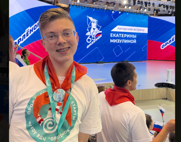 "Я столько пахал! Я выиграл!": Русский школьник зарыдал во время звонка маме. Кадры с Кириллом облетели всю Россию "Я столько пахал! Я выиграл!": Русский школьник зарыдал во время звонка маме. Кадры с Кириллом облетели всю Россию