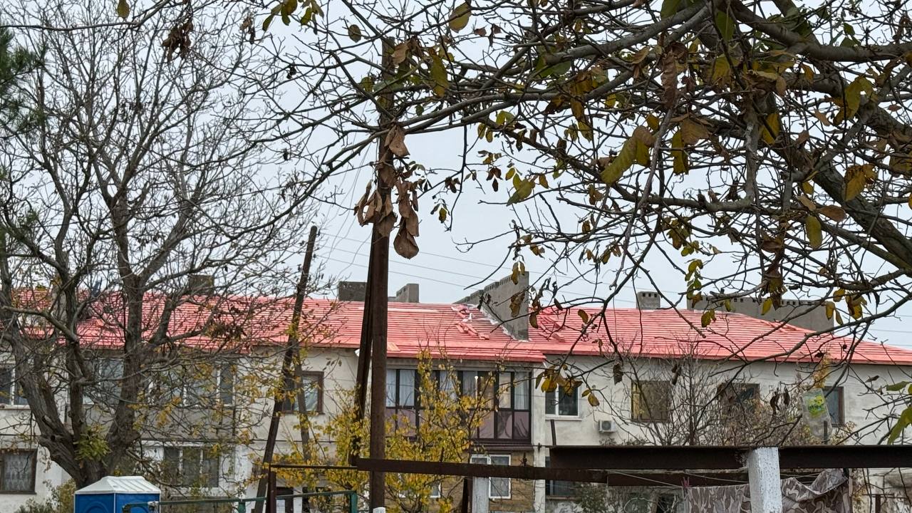 Антон Кравец: В с. Ивановка в многоквартирных домах по ул.Ленина 38, ул.Ленина 39 и ул.Ленина 40 ведутся работы по ремонту кровли Антон Кравец: В с. Ивановка в многоквартирных домах по ул.Ленина 38, ул.Ленина 39 и ул.Ленина 40 ведутся работы по ремонту кровли