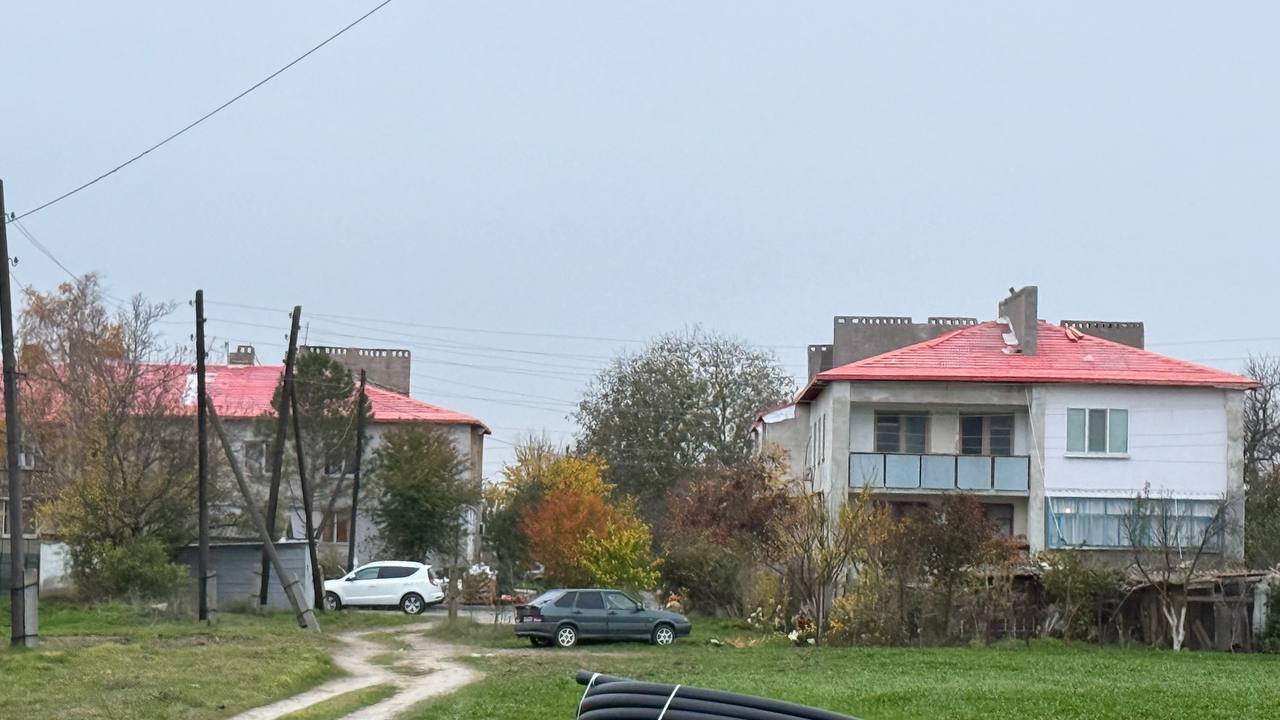 Антон Кравец: В с. Ивановка в многоквартирных домах по ул.Ленина 38, ул.Ленина 39 и ул.Ленина 40 ведутся работы по ремонту кровли