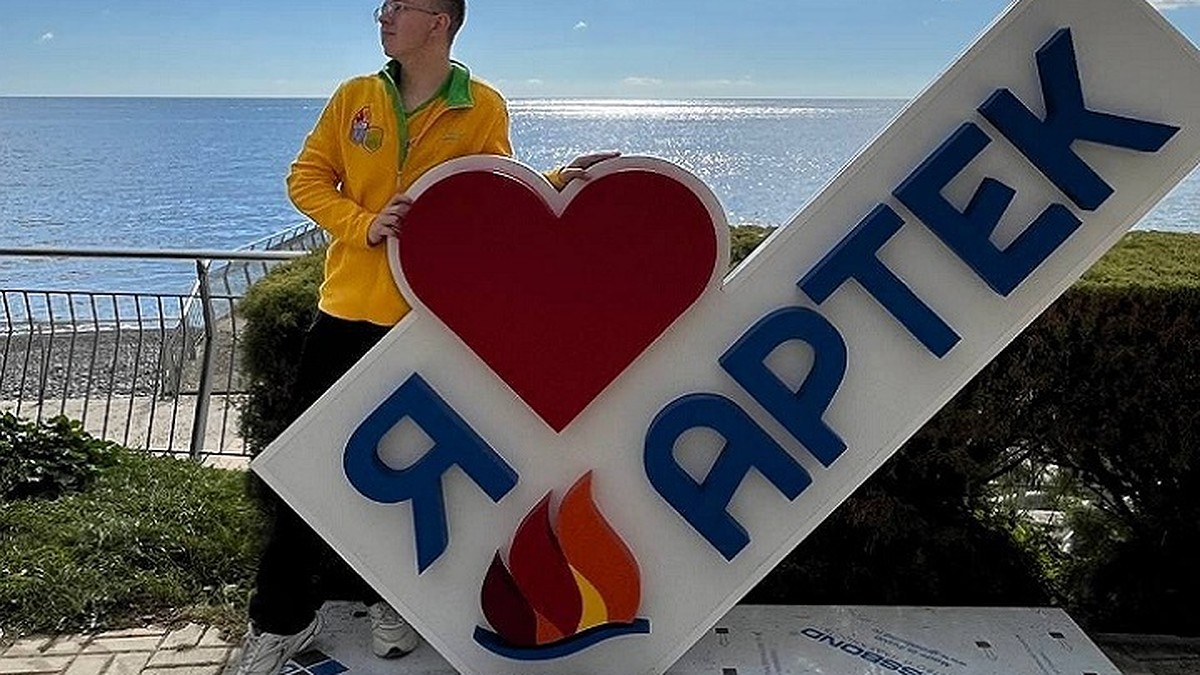 «Я столько пахал!»: школьник из Твери, выигравший в конкурсе в «Артеке», стал звездой соцсетей после эмоционального звонка маме