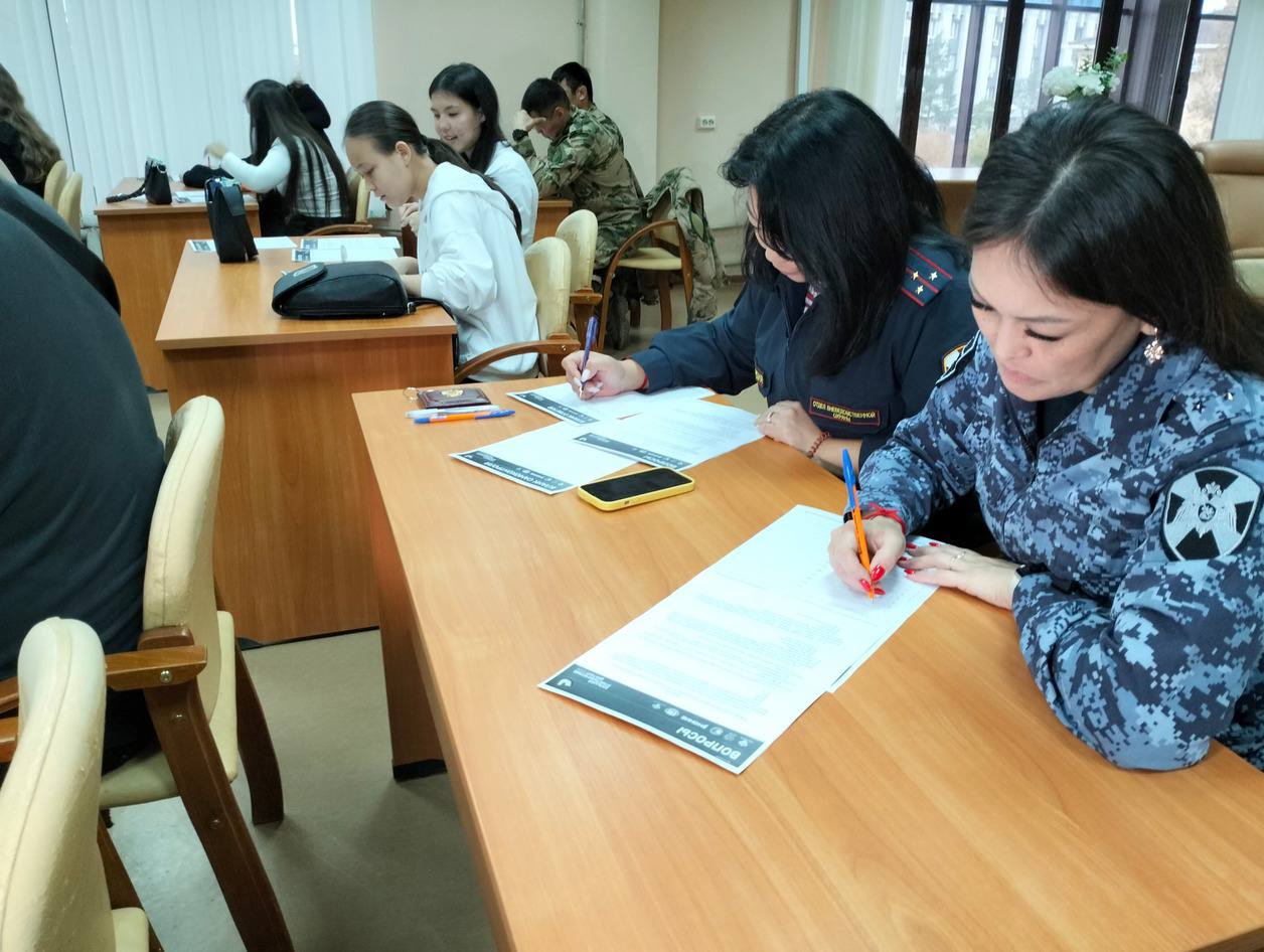 Юбилейную международную акцию «Большой этнографический диктант» поддержали военнослужащие и сотрудники Южного ордена Жукова округа Росгвардии Юбилейную международную акцию «Большой этнографический диктант» поддержали военнослужащие и сотрудники Южного ордена Жукова округа Росгвардии