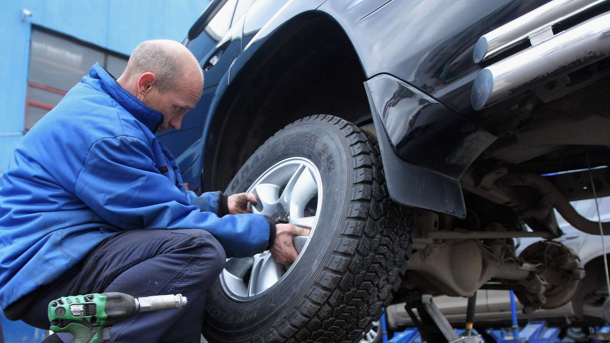 Когда "переобувать" машину в Крыму – советы автоэксперта