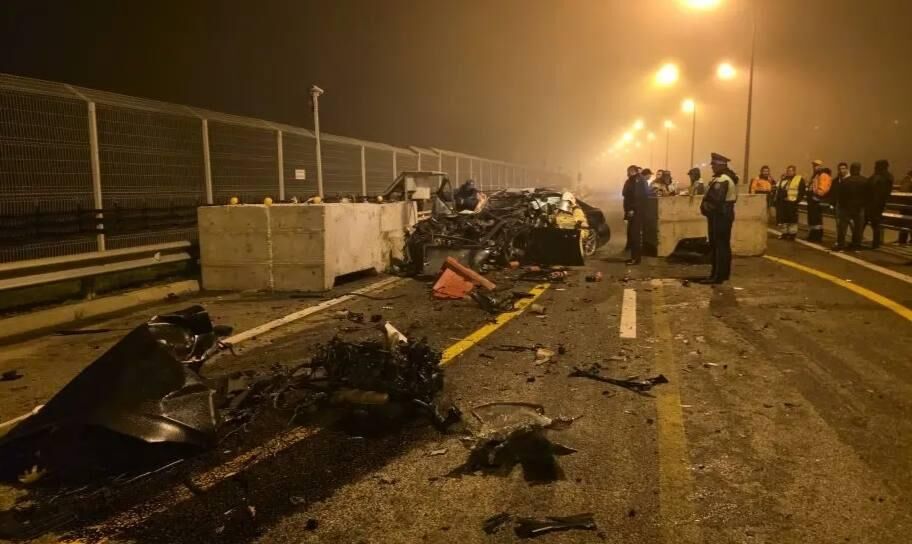 В ДТП на Крымском мосту погибли два человека