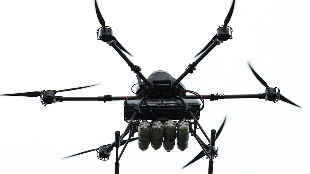 Очередная атака: над Крымом сбили 12 беспилотников