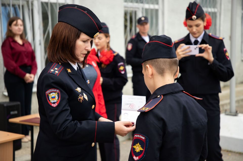 Заместитель начальника Управления МВД России по г. Севастополю полковник полиции Жанна Данилина приняла участие в церемонии вручения первых паспортов и приведении к Клятве и Обещанию кадет органов внутренних дел Заместитель начальника Управления МВД России по г. Севастополю полковник полиции Жанна Данилина приняла участие в церемонии вручения первых паспортов и приведении к Клятве и Обещанию кадет органов внутренних дел