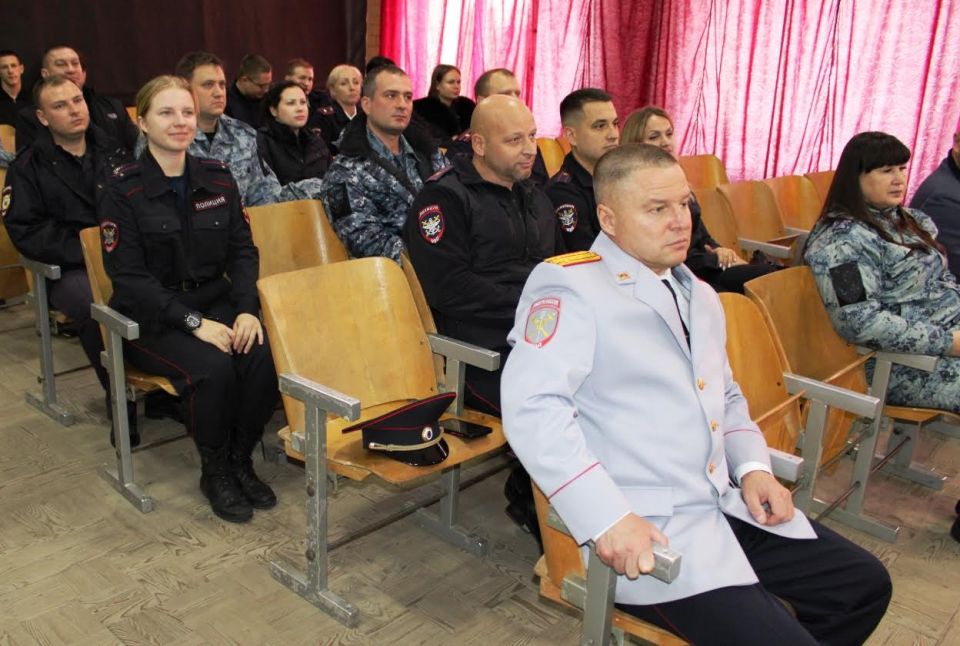 Торжественные мероприятия в честь Дня сотрудника органов внутренних дел Российской Федерации прошли во всех линейных подразделениях Управления на транспорте МВД России по Южному федеральному округу Торжественные мероприятия в честь Дня сотрудника органов внутренних дел Российской Федерации прошли во всех линейных подразделениях Управления на транспорте МВД России по Южному федеральному округу