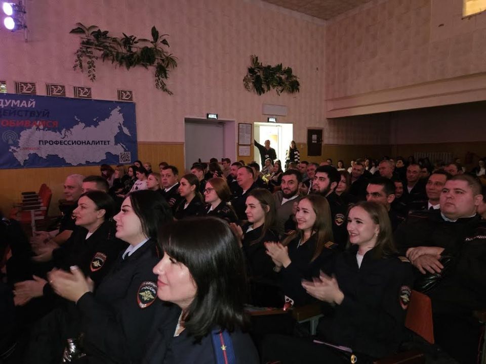 Торжественные мероприятия в честь Дня сотрудника органов внутренних дел Российской Федерации прошли во всех линейных подразделениях Управления на транспорте МВД России по Южному федеральному округу Торжественные мероприятия в честь Дня сотрудника органов внутренних дел Российской Федерации прошли во всех линейных подразделениях Управления на транспорте МВД России по Южному федеральному округу